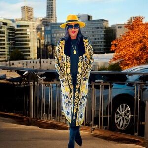 Fur Neck Duster Cardigan. Yellow and Black. Absolute beauty. Must have. Sz M&L💣